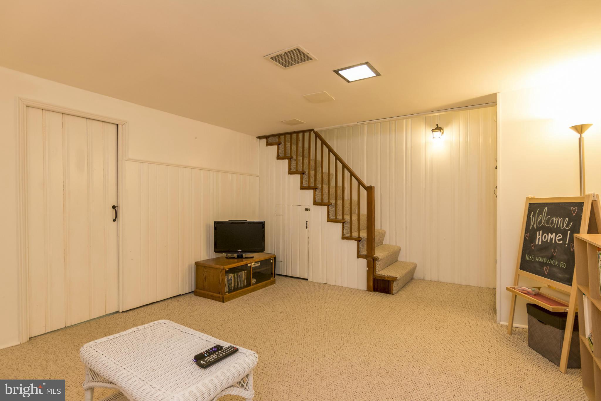 1635 Hardwick Road Towson, MD 21286 - Photo 24 of 29 Family Room