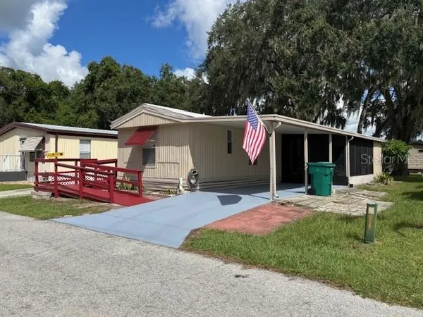 a view of a house with backyard and porch