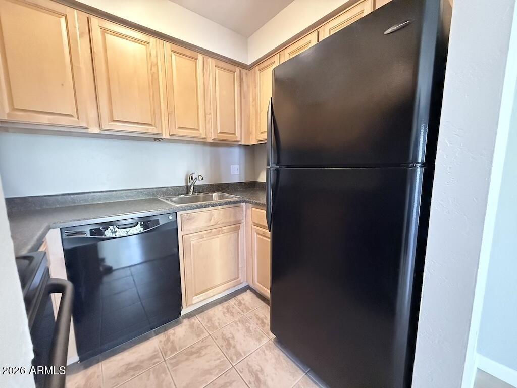 1004 East Osborn Road, Unit E Phoenix, AZ 85014 - Photo 17 of 32 Kitchen