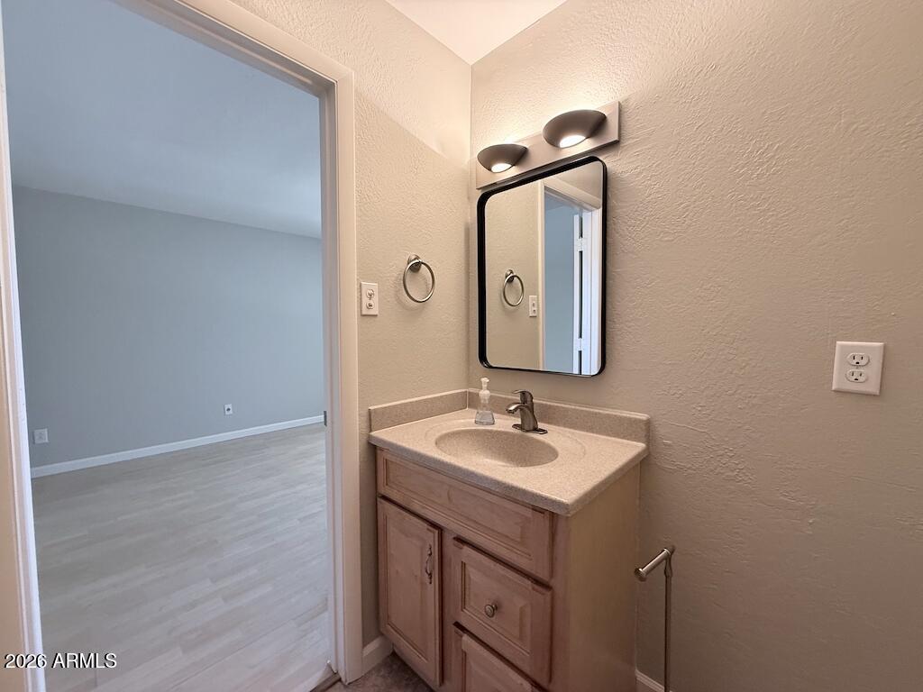 1004 East Osborn Road, Unit E Phoenix, AZ 85014 - Photo 7 of 32 Bathroom