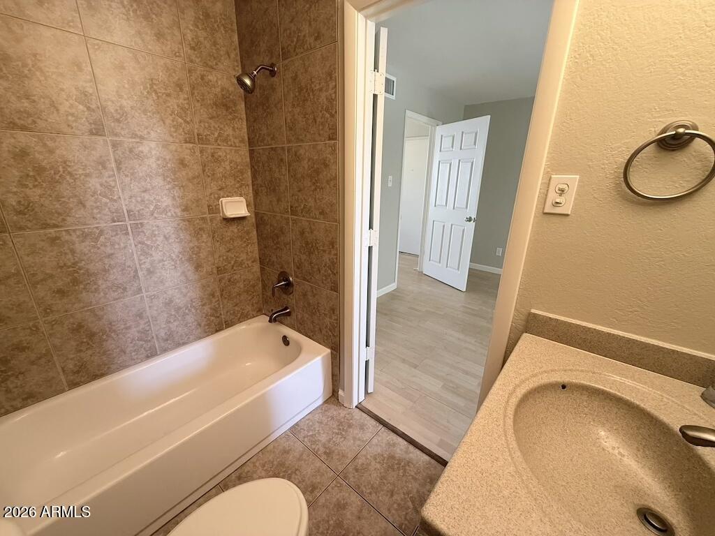 1004 East Osborn Road, Unit E Phoenix, AZ 85014 - Photo 8 of 32 Bath