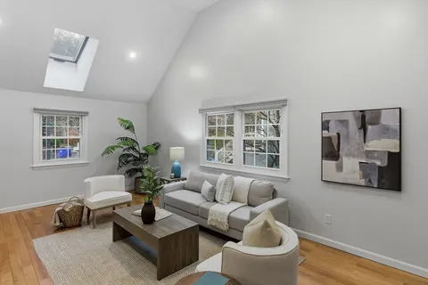 $988,000 | 5 Aspen Circle, Bedford, MA 01730