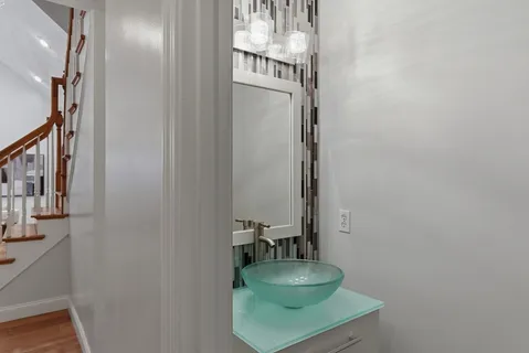 $988,000 | 5 Aspen Circle, Bedford, MA 01730