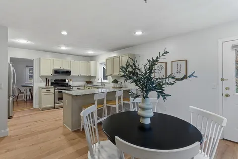 $988,000 | 5 Aspen Circle, Bedford, MA 01730