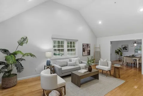 $988,000 | 5 Aspen Circle, Bedford, MA 01730