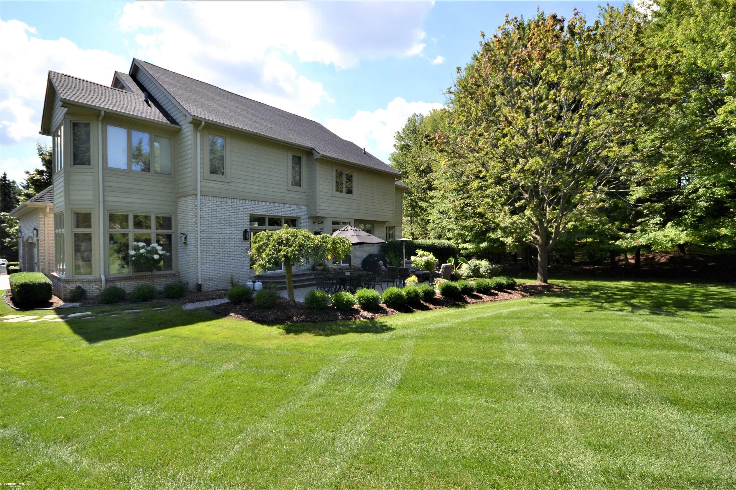1813 Fox Run Rochester, MI 48306 - Photo 6 of 68 50087438-5.JPG