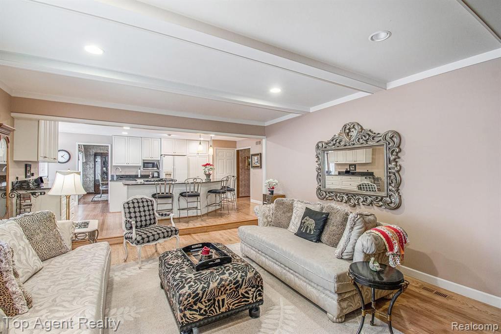 724 Lion Street Rochester Hills, MI 48307 - Photo 12 of 50