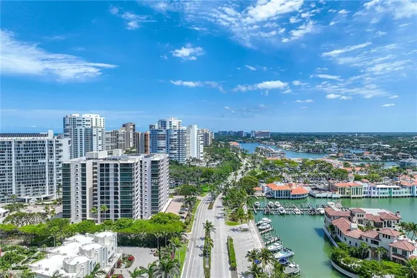 $6,500 | 4031 Gulf Shore Boulevard North, Unit 55, Naples, FL 34103