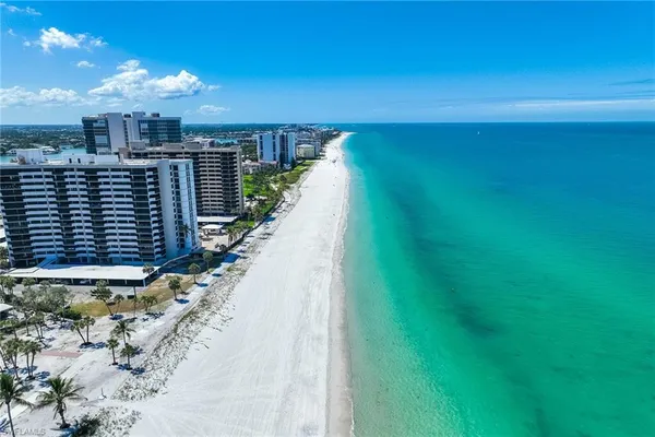$6,500 | 4031 Gulf Shore Boulevard North, Unit 55, Naples, FL 34103