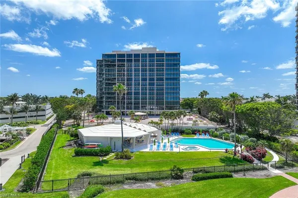$6,500 | 4031 Gulf Shore Boulevard North, Unit 55, Naples, FL 34103