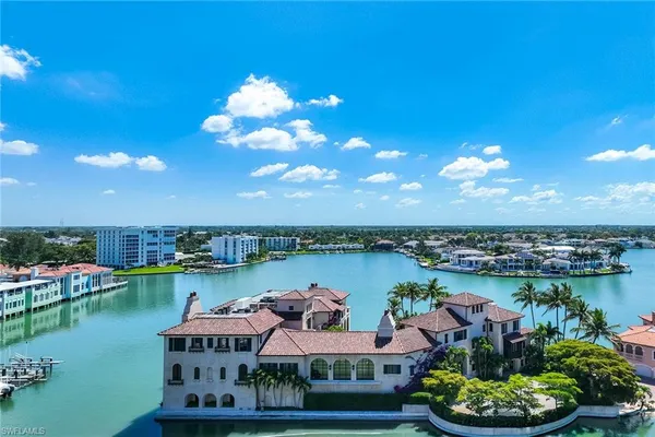 $6,500 | 4031 Gulf Shore Boulevard North, Unit 55, Naples, FL 34103