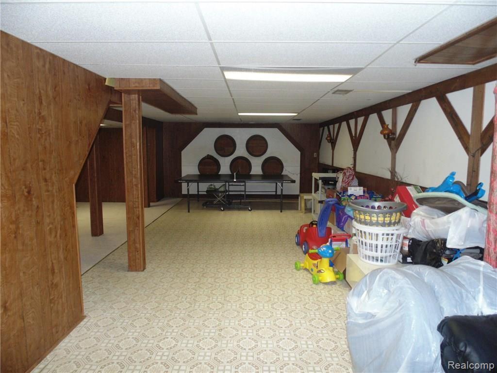 3909 Terrybrook Road West Bloomfield, MI 48322 - Photo 28 of 32 DSC03289.JPG