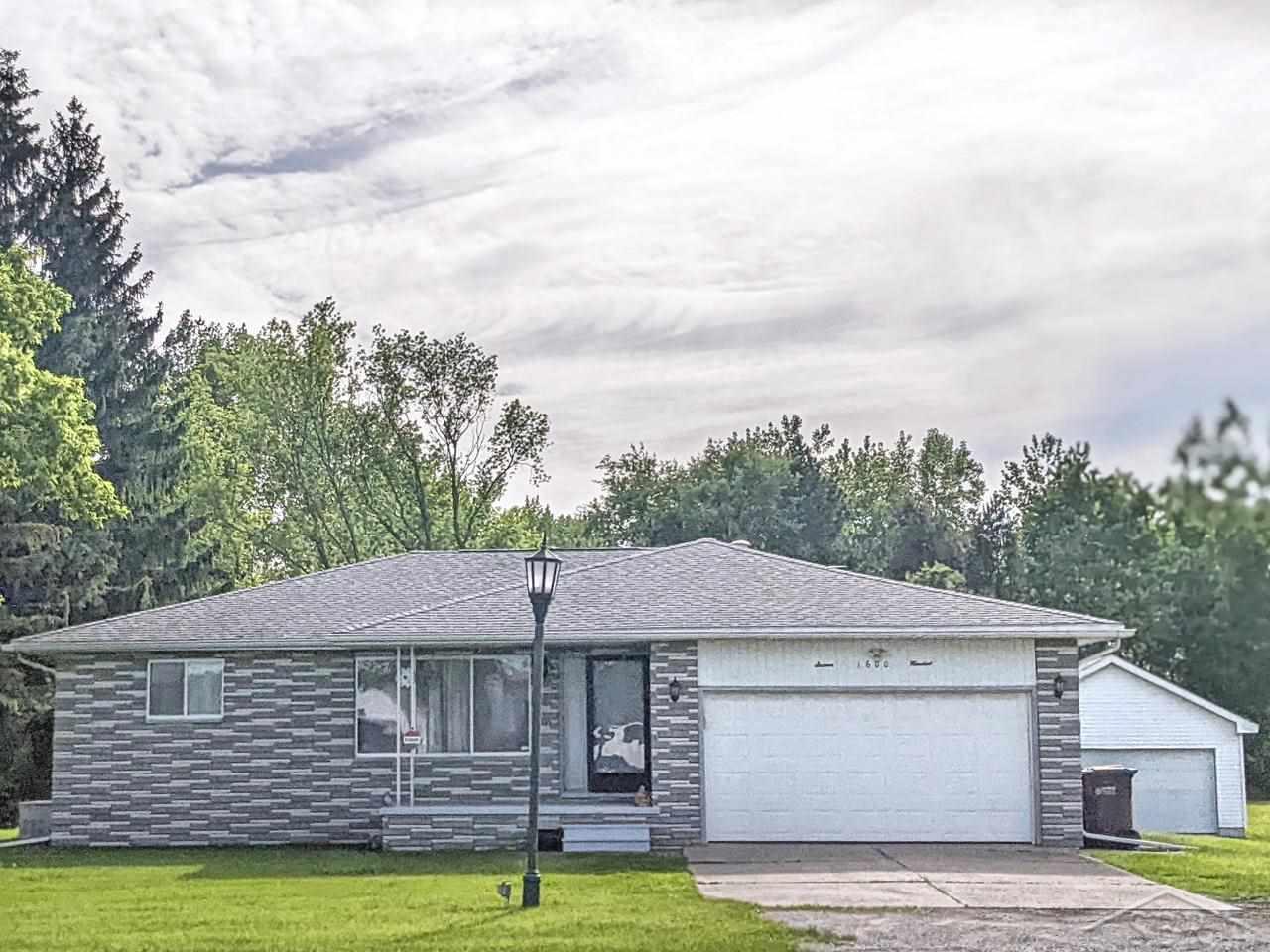 1600 South Huron Road Kawkawlin, MI 48631 - Photo 1 of 21 50076823.JPG