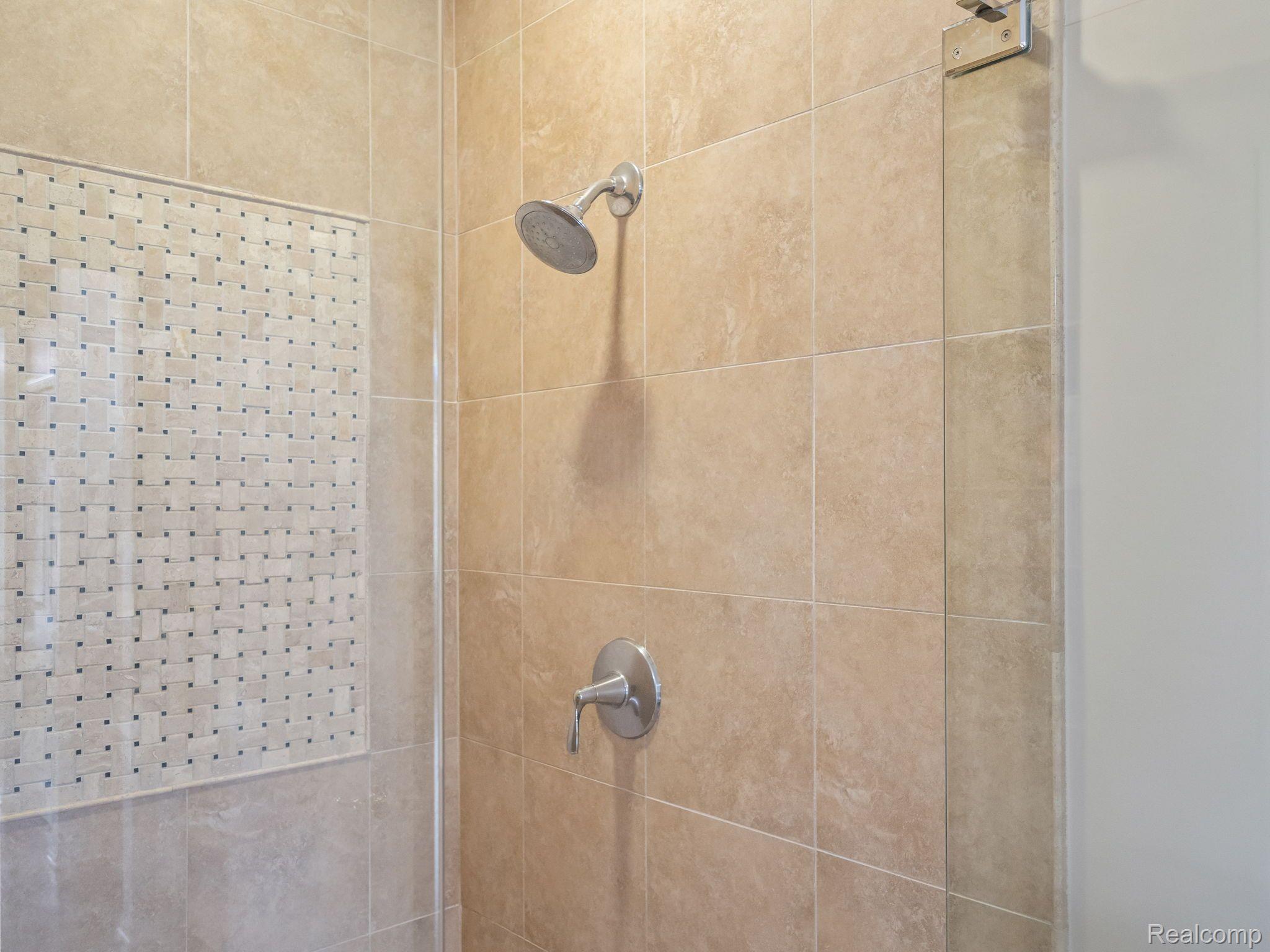 6834 Woodcrest Ridge Clarkston, MI 48346 - Photo 37 of 55 Gallery Image 37