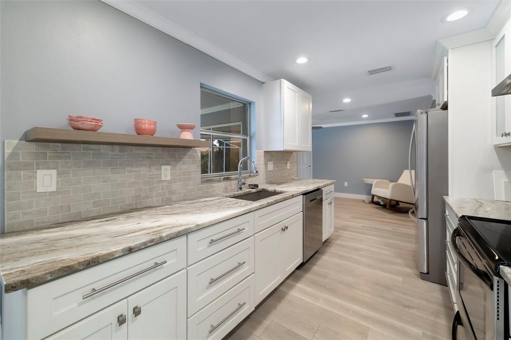 3304 Springmill Circle Sarasota, FL 34239 - Photo 10 of 79 Gallery Image 10