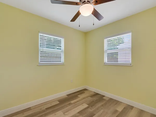 $2,300 | 1761 5th Court, Vero Beach, FL 32960
