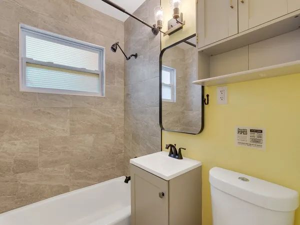 $2,300 | 1761 5th Court, Vero Beach, FL 32960