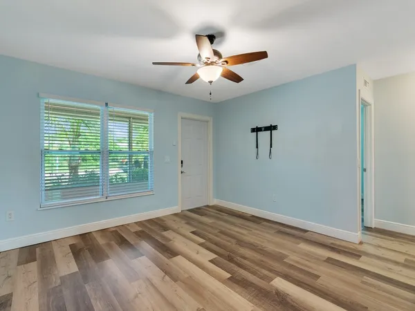 $2,300 | 1761 5th Court, Vero Beach, FL 32960