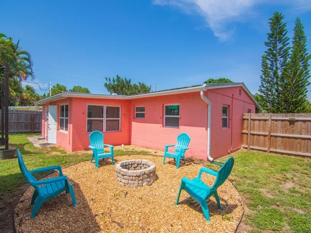 $2,300 | 1761 5th Court, Vero Beach, FL 32960