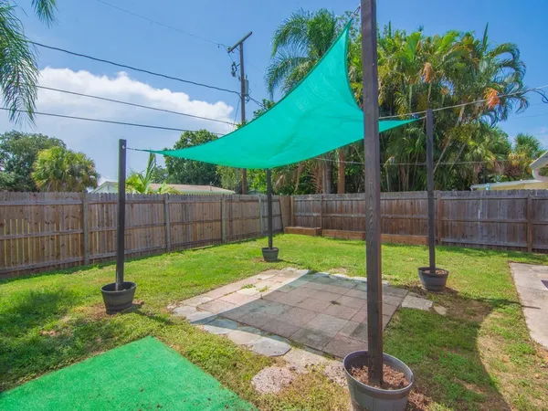 $2,300 | 1761 5th Court, Vero Beach, FL 32960
