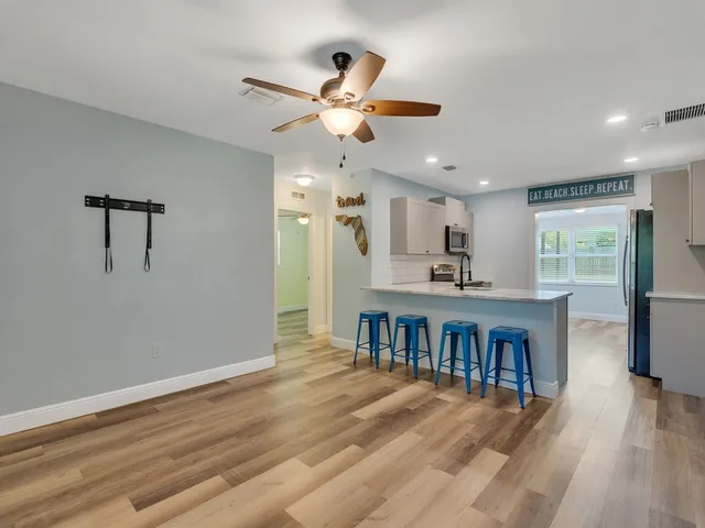 $2,300 | 1761 5th Court, Vero Beach, FL 32960