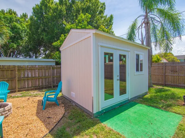 $2,300 | 1761 5th Court, Vero Beach, FL 32960