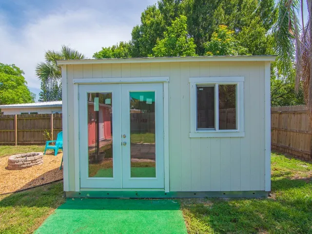 $2,300 | 1761 5th Court, Vero Beach, FL 32960