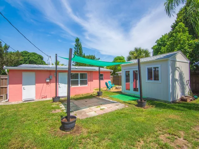 $2,300 | 1761 5th Court, Vero Beach, FL 32960