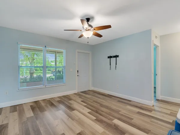 $2,300 | 1761 5th Court, Vero Beach, FL 32960