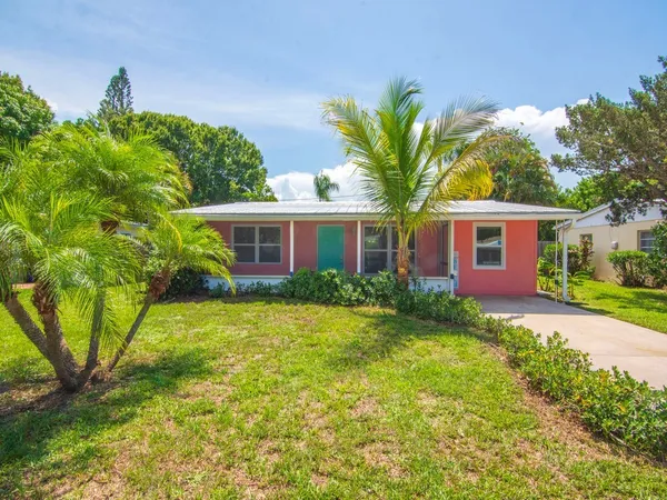 $2,300 | 1761 5th Court, Vero Beach, FL 32960