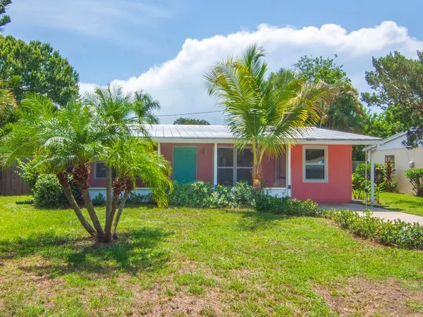 $2,300 | 1761 5th Court, Vero Beach, FL 32960