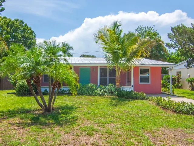 $2,300 | 1761 5th Court, Vero Beach, FL 32960