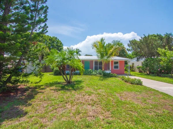 $2,300 | 1761 5th Court, Vero Beach, FL 32960