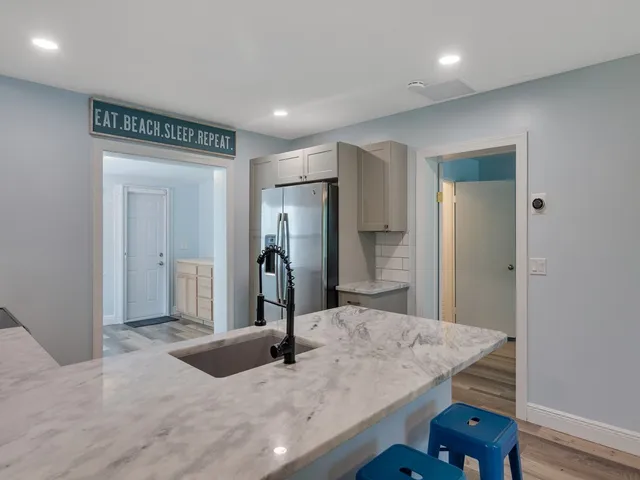 $2,300 | 1761 5th Court, Vero Beach, FL 32960