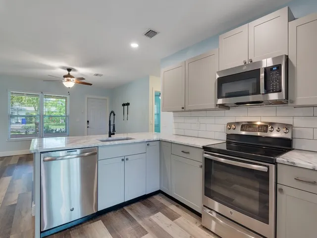 $2,300 | 1761 5th Court, Vero Beach, FL 32960