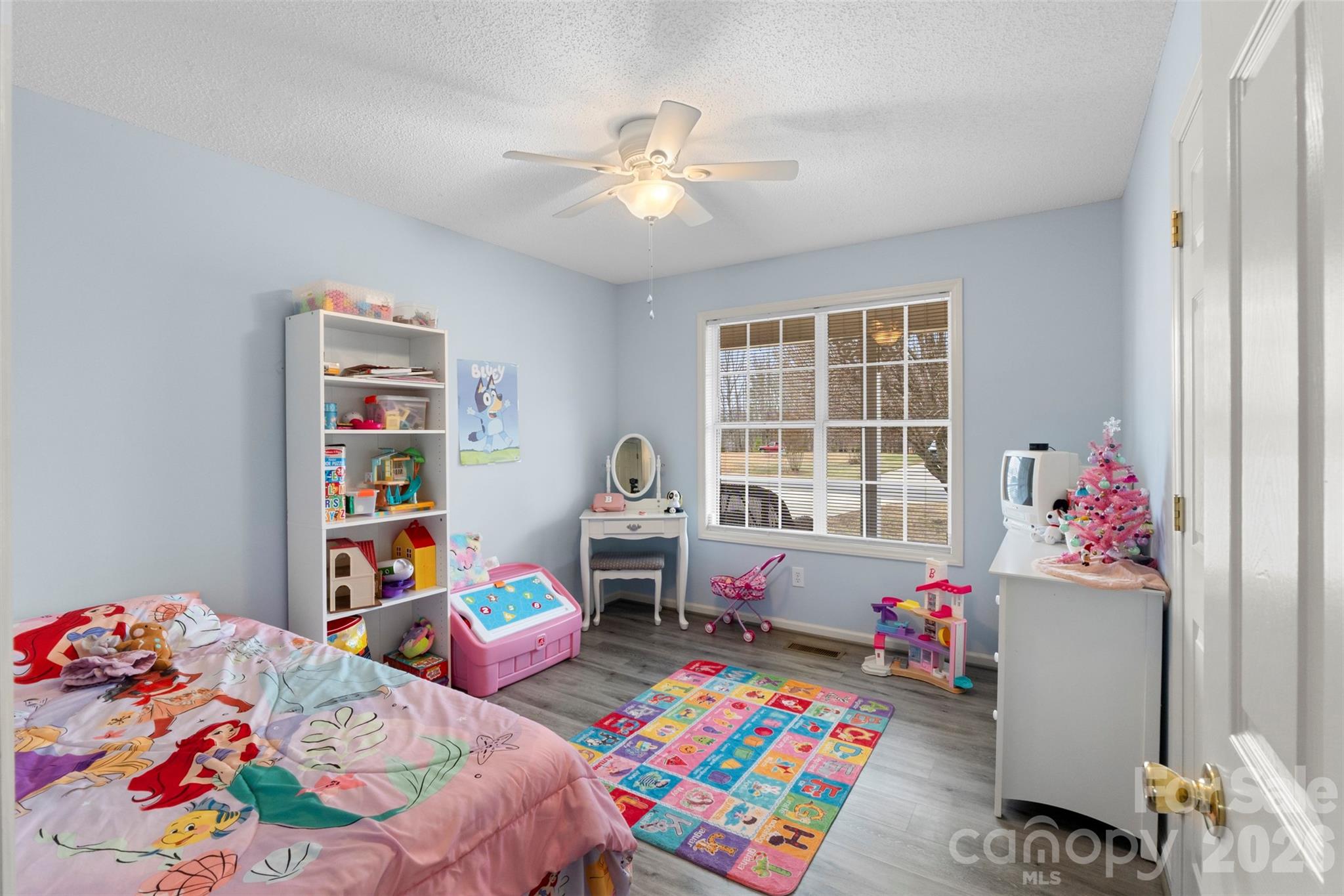 155 Sundial Street Lexington, NC 27295 - Photo 24 of 38 a bedroom with bed and window