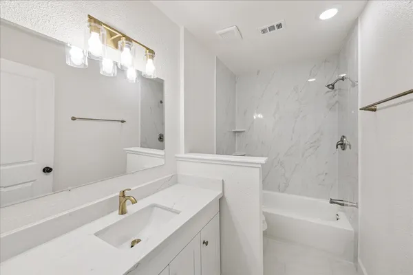 $2,100 | 1525 Bonanza Road, Unit 525, Houston, TX 77062