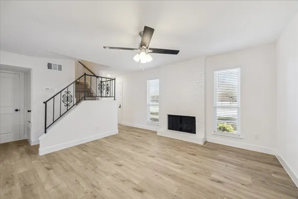 $2,100 | 1525 Bonanza Road, Unit 525, Houston, TX 77062