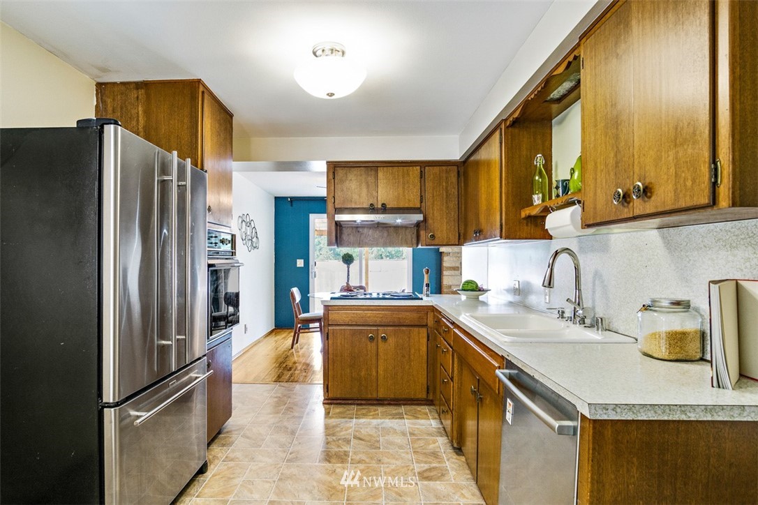 11235 Southeast 186th Street Renton, WA 98055 - Photo 9 of 25