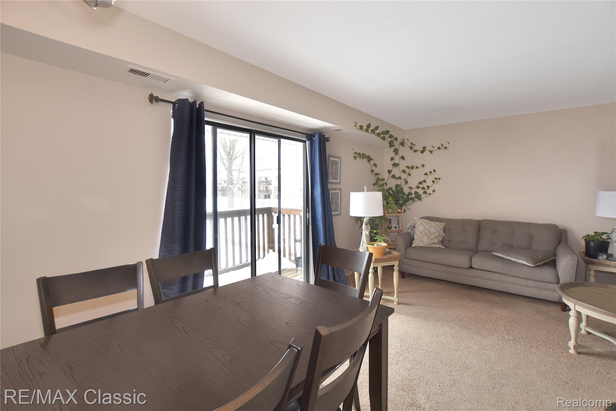30042 12 Mile Road, Unit 60 Farmington, MI 48334 - Photo 6 of 9 op0q5obxj8swaq7bzio8hobdtfkbonxcqckbvmkp.jpg