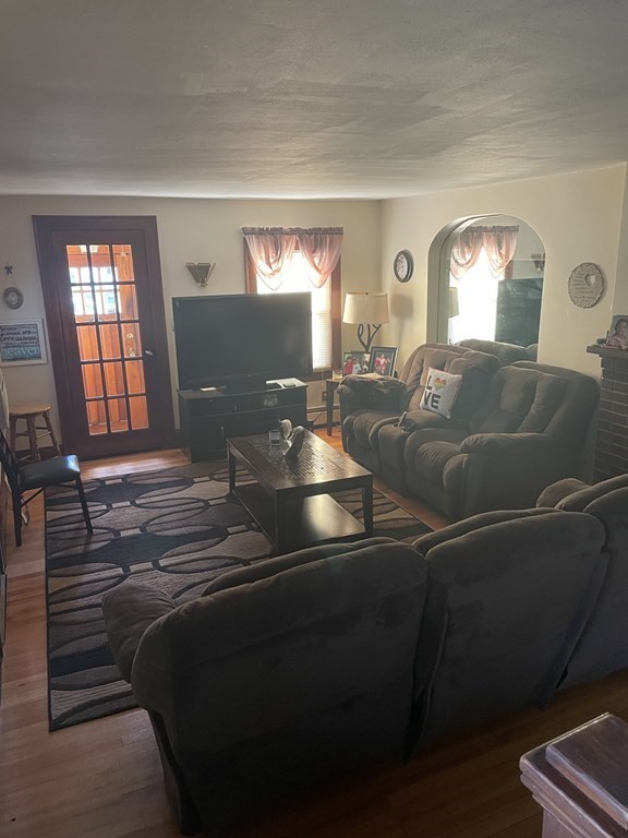 67 Thornton Street Springfield, MA 01104 - Photo 5 of 18