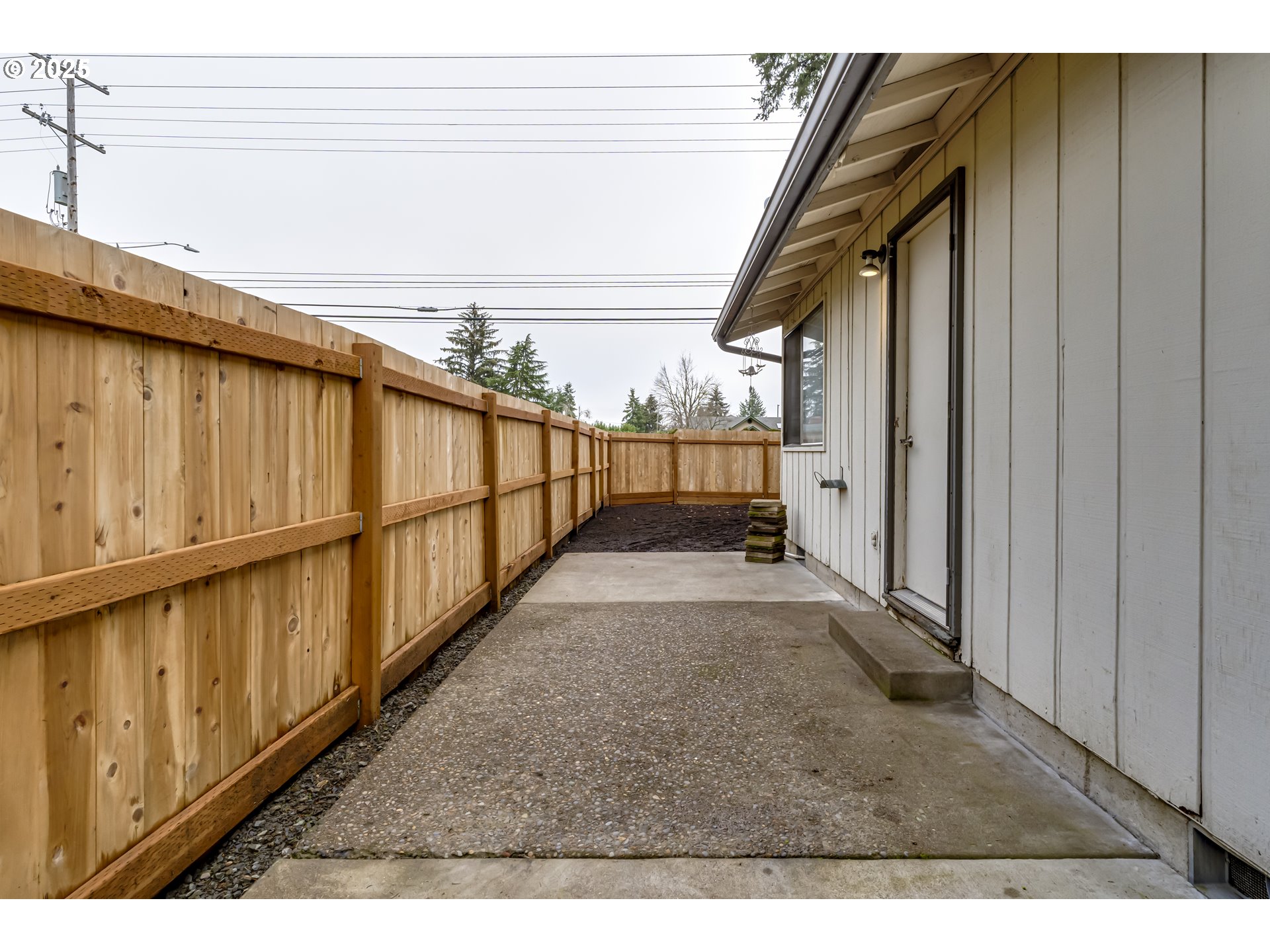 6865 Main Street Springfield, OR 97478 - Photo 20 of 48 a view of a porch