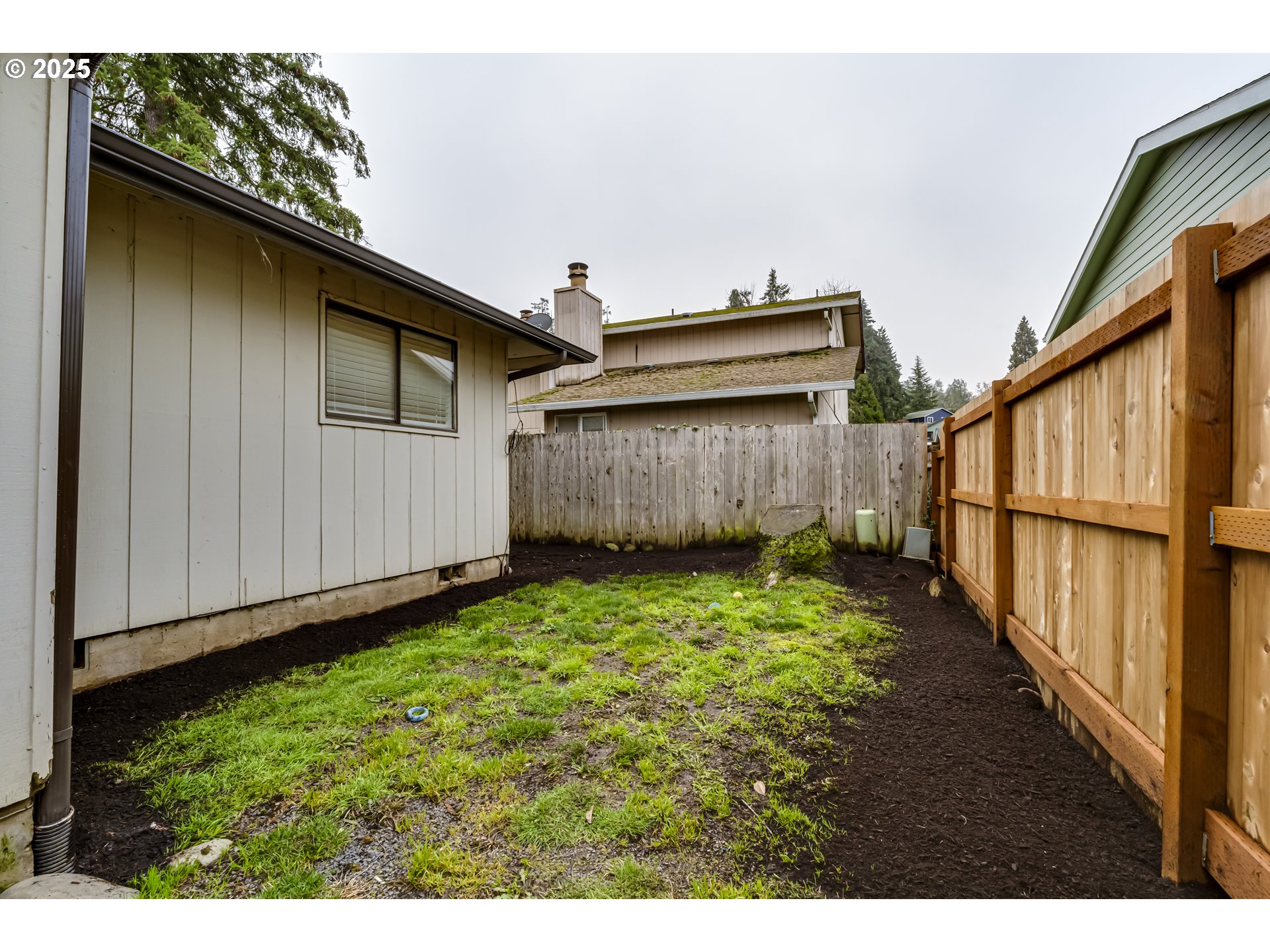 6865 Main Street Springfield, OR 97478 - Photo 48 of 48 a backyard of a house
