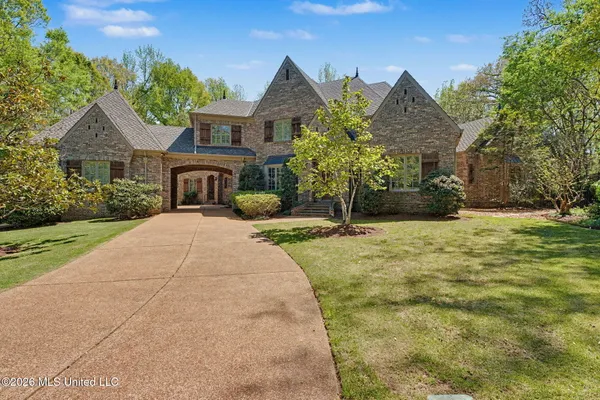 $1,100,000 | 13921 Valley Oaks Drive, Olive Branch, MS 38654