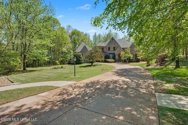 $1,100,000 | 13921 Valley Oaks Drive, Olive Branch, MS 38654