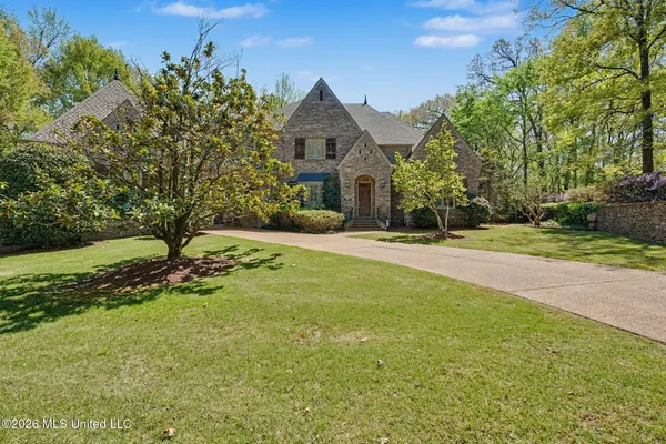 $1,100,000 | 13921 Valley Oaks Drive, Olive Branch, MS 38654