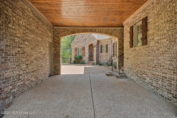 $1,100,000 | 13921 Valley Oaks Drive, Olive Branch, MS 38654