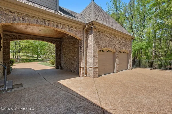 $1,100,000 | 13921 Valley Oaks Drive, Olive Branch, MS 38654