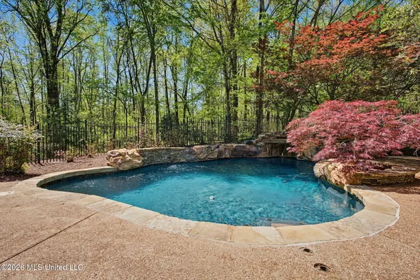 $1,100,000 | 13921 Valley Oaks Drive, Olive Branch, MS 38654