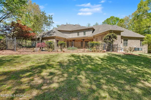 $1,100,000 | 13921 Valley Oaks Drive, Olive Branch, MS 38654